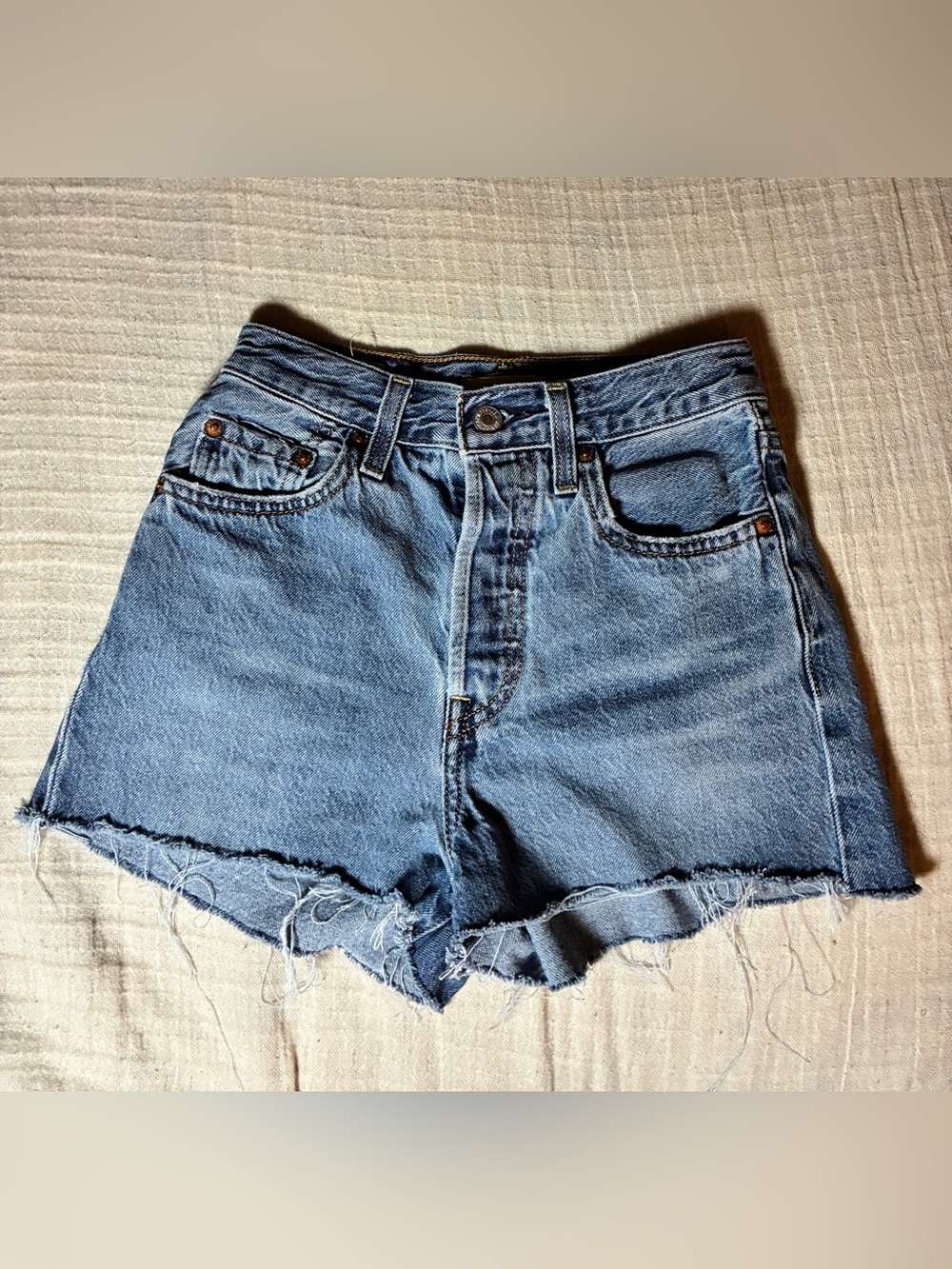 Levi’s Premium Ribcage Cutoff Shorts, Size 24, EUC